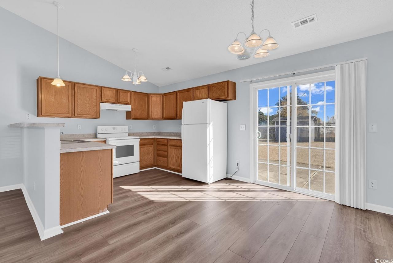 6296 Donahue Dr. Photo 8