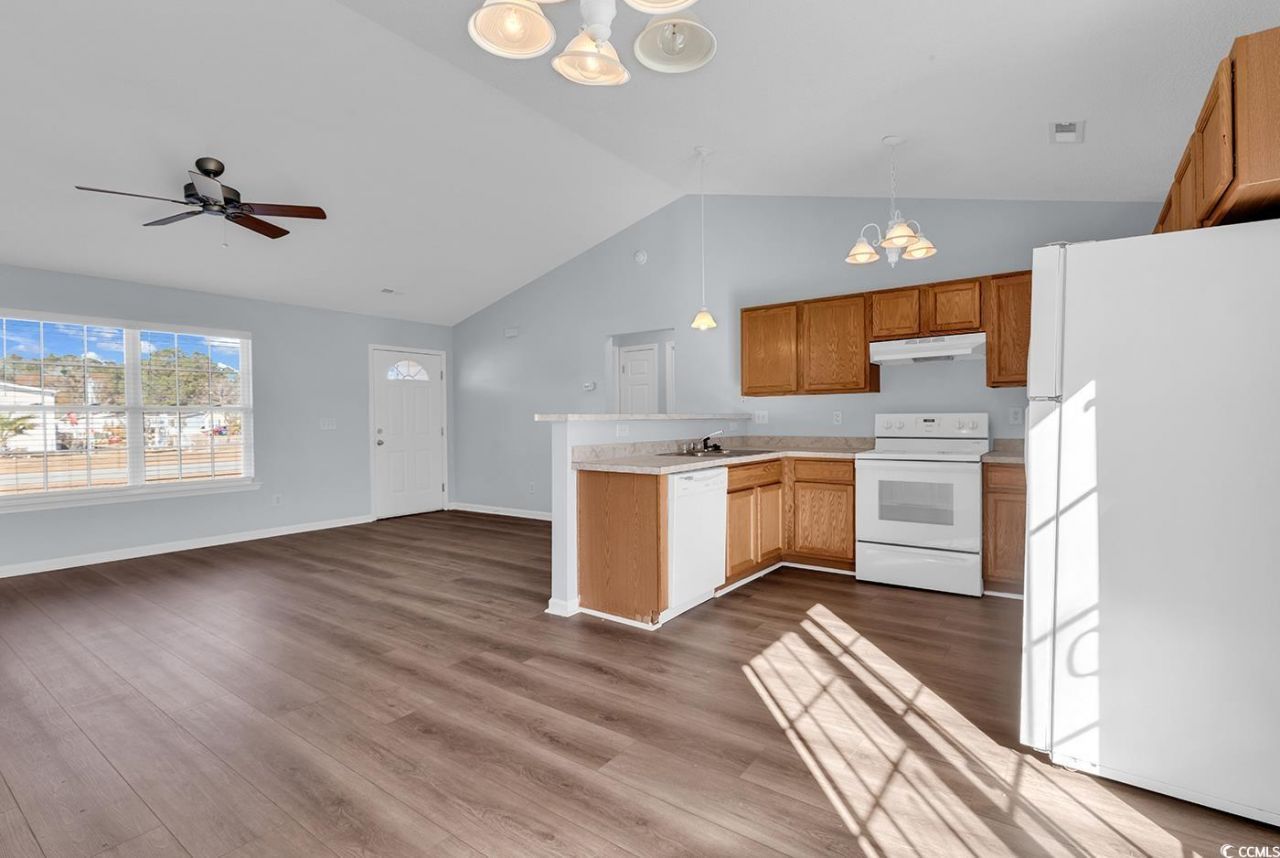 6296 Donahue Dr. Photo 9