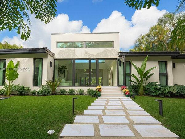 7425 Belle Meade Blvd, Miami, FL 33138