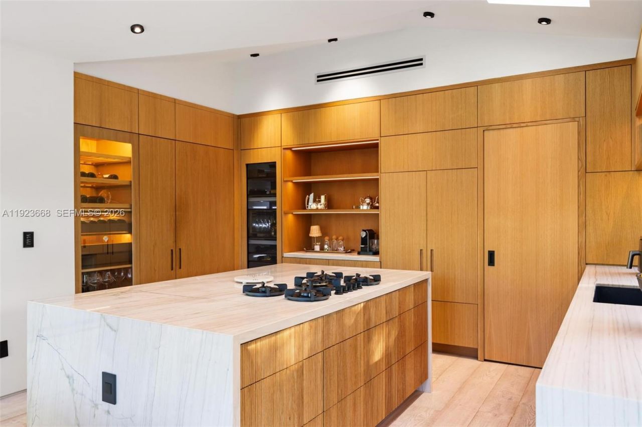 7425 Belle Meade Blvd, Miami, FL 33138 Photo