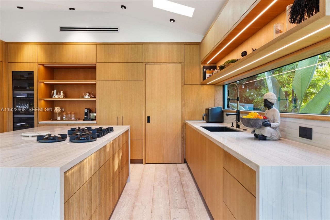 7425 Belle Meade Blvd, Miami, FL 33138 Photo