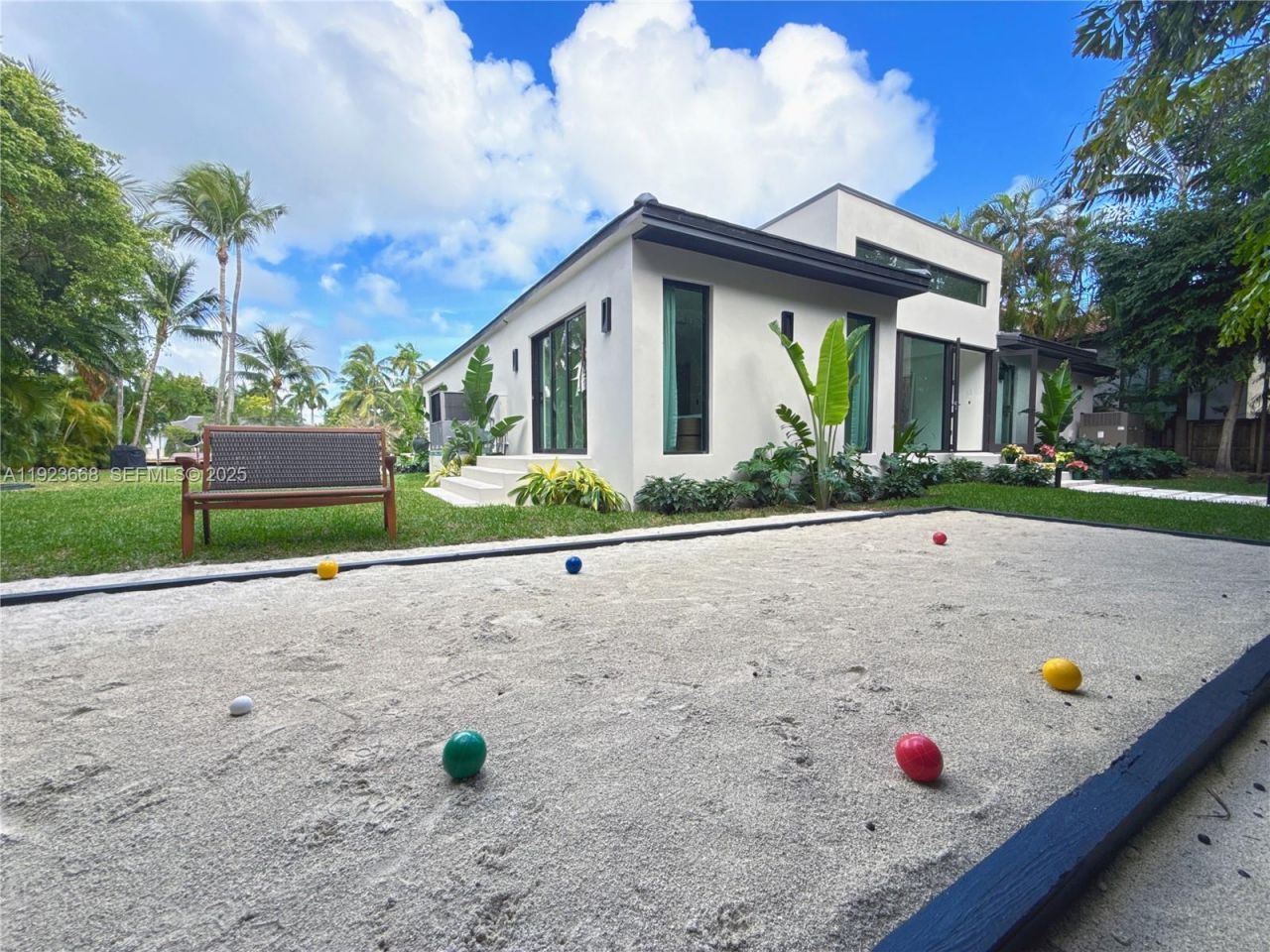 7425 Belle Meade Blvd, Miami, FL 33138 Photo