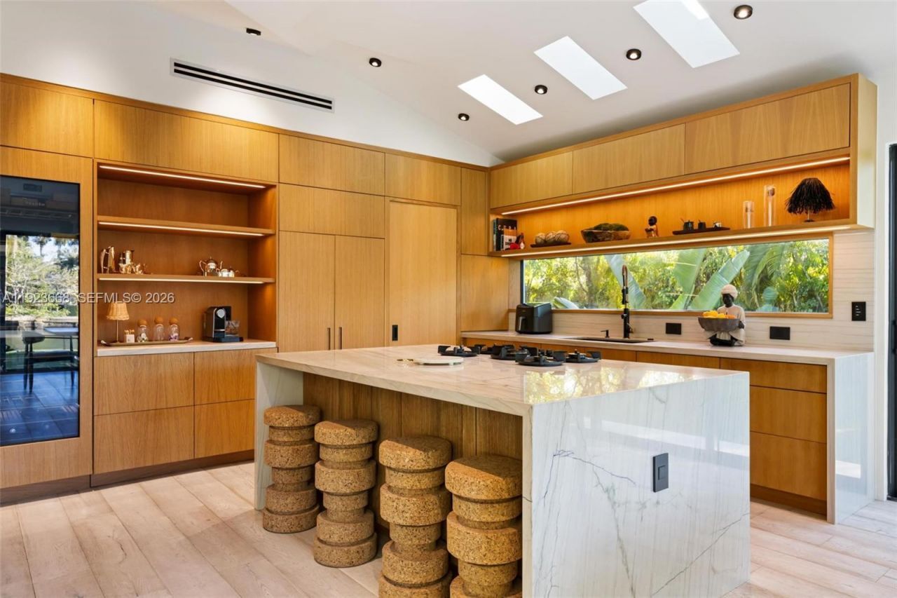 7425 Belle Meade Blvd, Miami, FL 33138 Photo