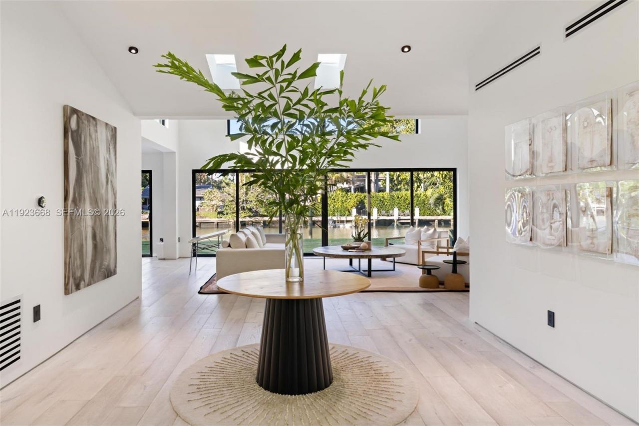 7425 Belle Meade Blvd, Miami, FL 33138 Photo