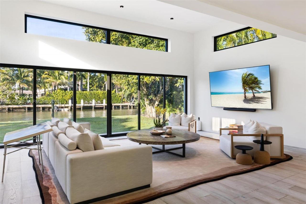 7425 Belle Meade Blvd, Miami, FL 33138 Photo