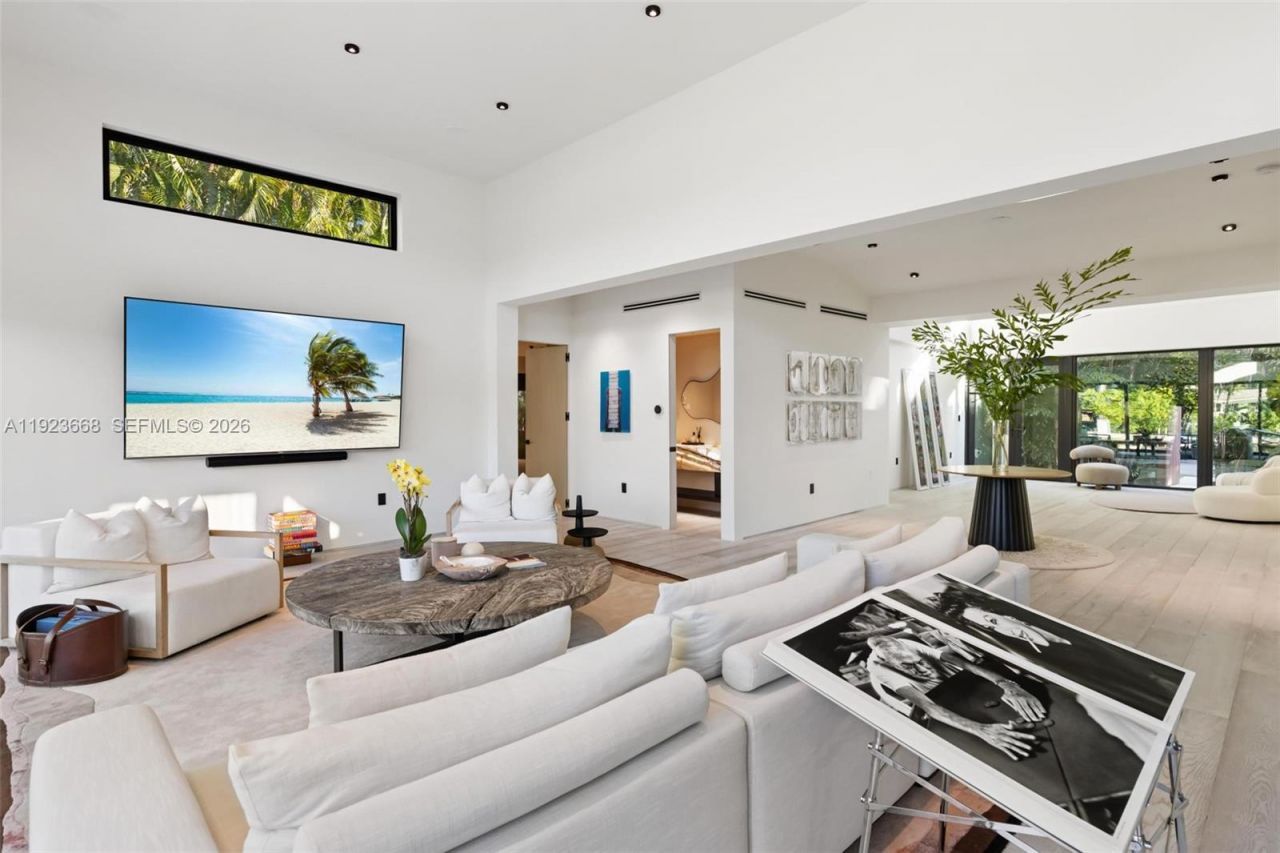 7425 Belle Meade Blvd, Miami, FL 33138 Photo