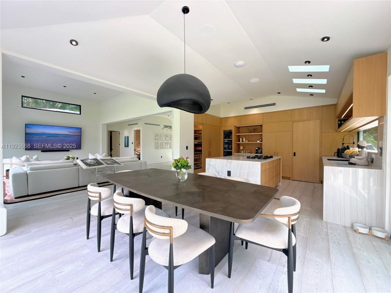 7425 Belle Meade Blvd, Miami, FL 33138 Photo