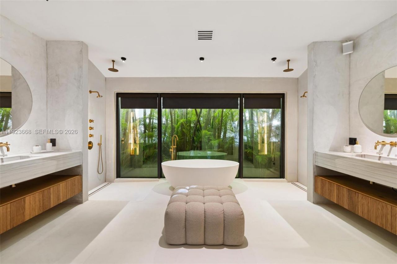 7425 Belle Meade Blvd, Miami, FL 33138 Photo