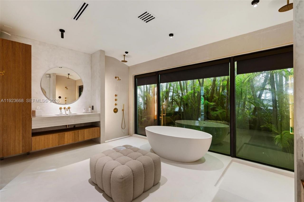 7425 Belle Meade Blvd, Miami, FL 33138 Photo