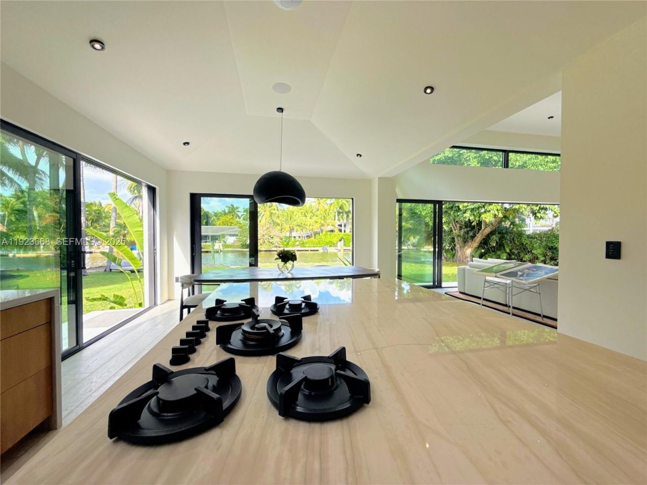 7425 Belle Meade Blvd, Miami, FL 33138 Photo