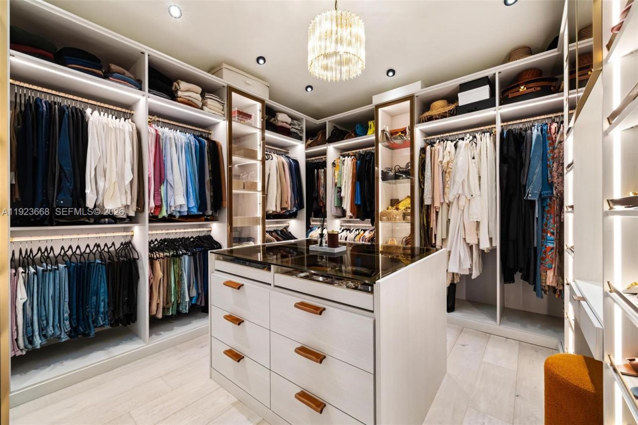 7425 Belle Meade Blvd, Miami, FL 33138 Photo