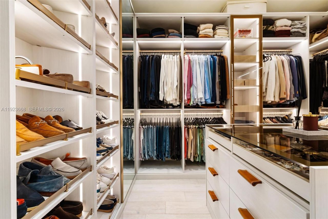 7425 Belle Meade Blvd, Miami, FL 33138 Photo