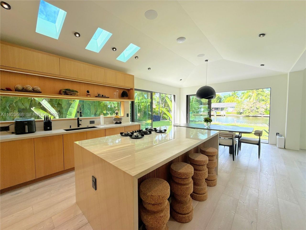 7425 Belle Meade Blvd, Miami, FL 33138 Photo