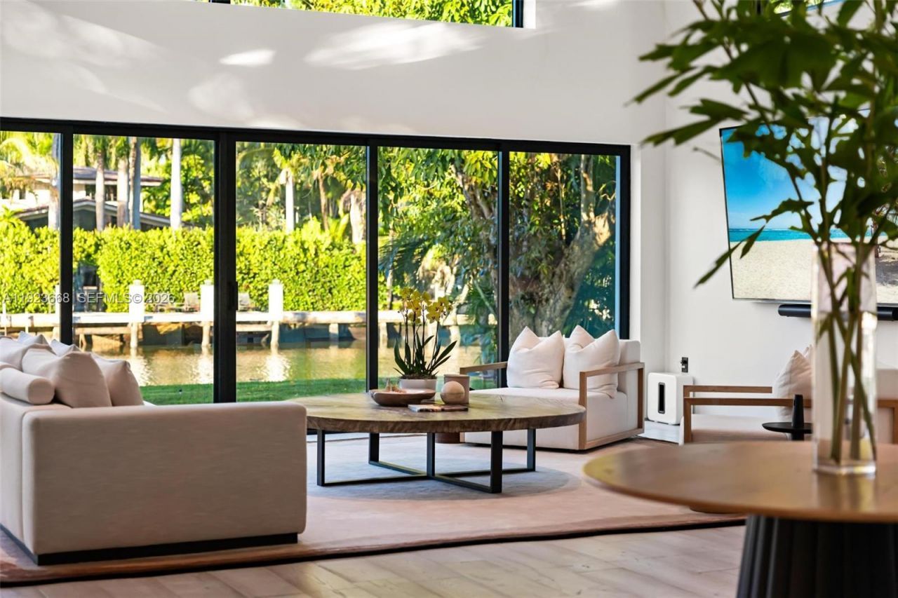 7425 Belle Meade Blvd, Miami, FL 33138 Photo