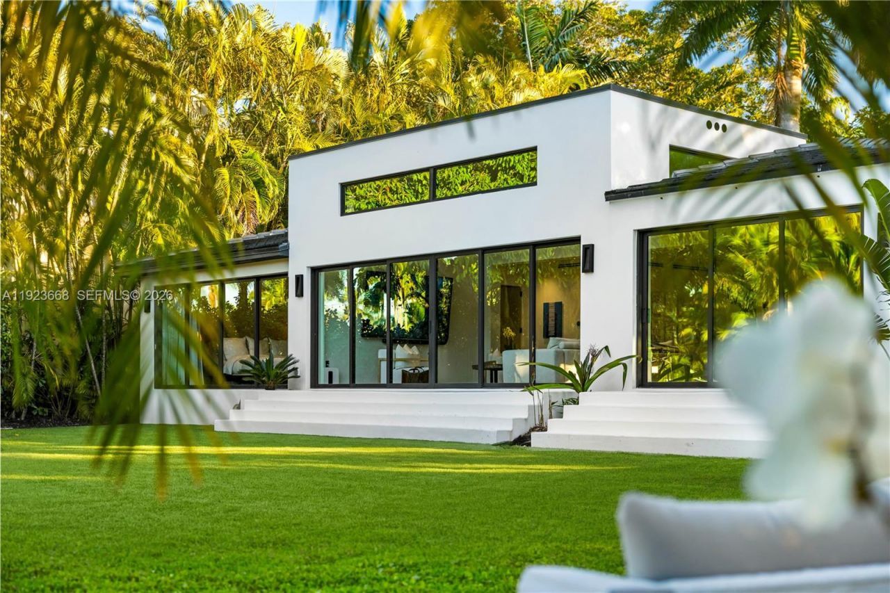 7425 Belle Meade Blvd, Miami, FL 33138 Photo