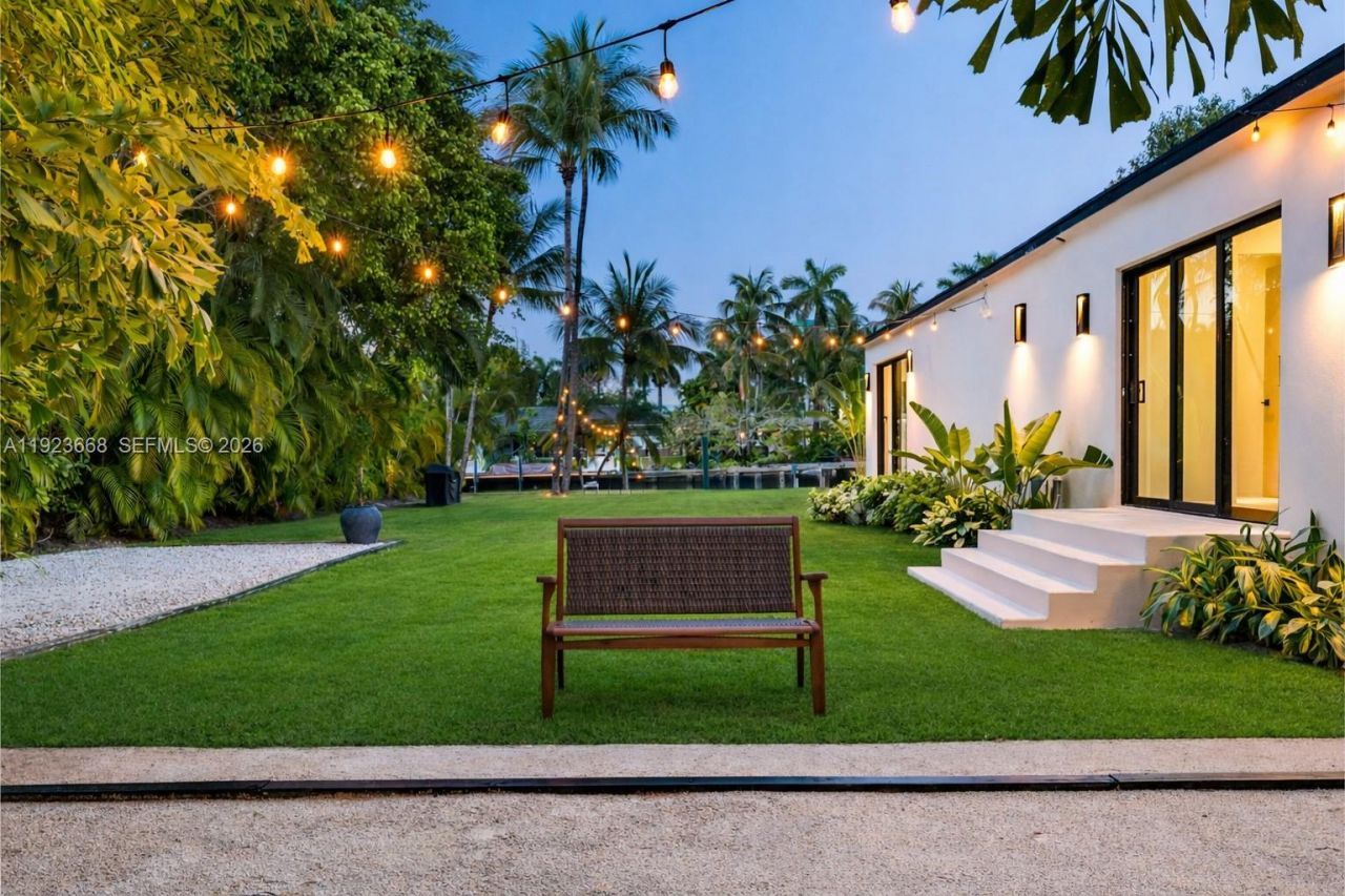 7425 Belle Meade Blvd, Miami, FL 33138 Photo