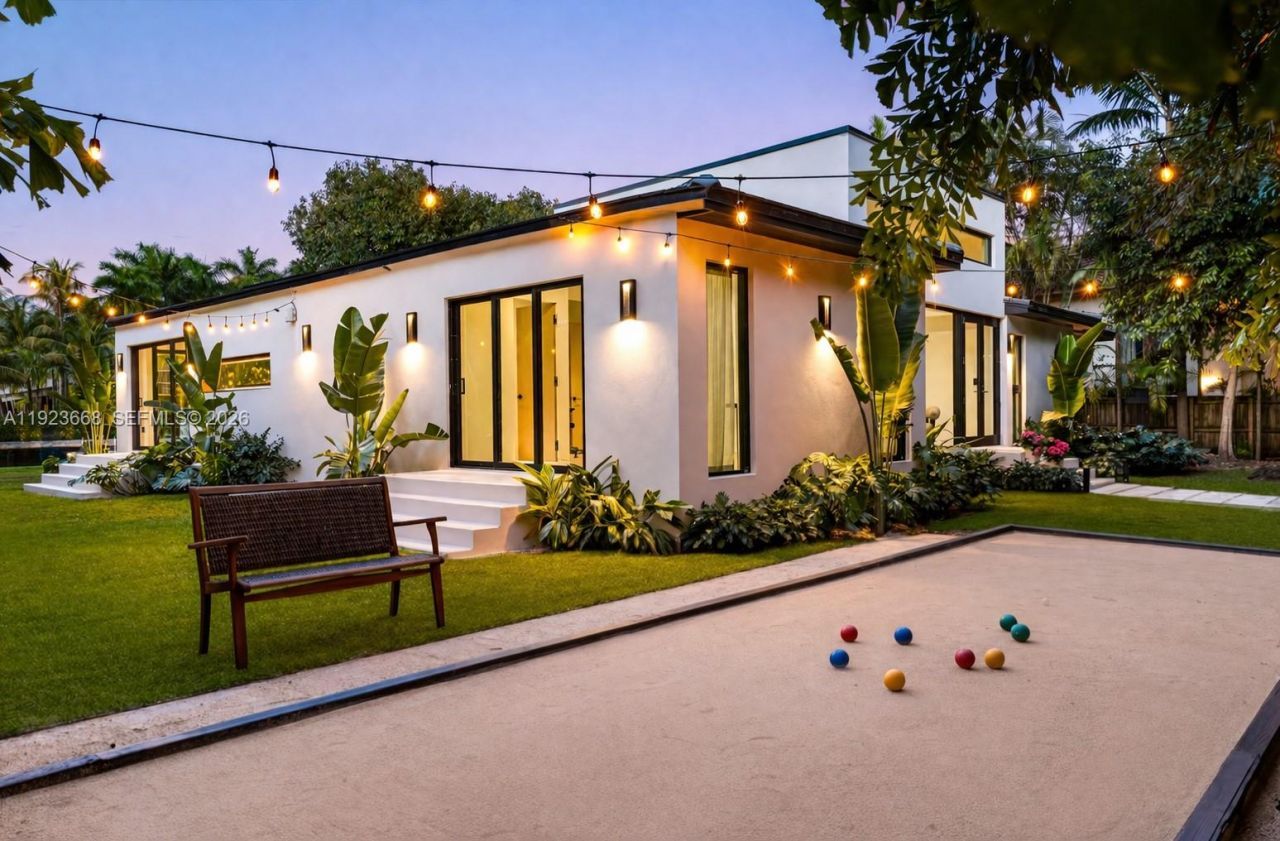 7425 Belle Meade Blvd, Miami, FL 33138 Photo