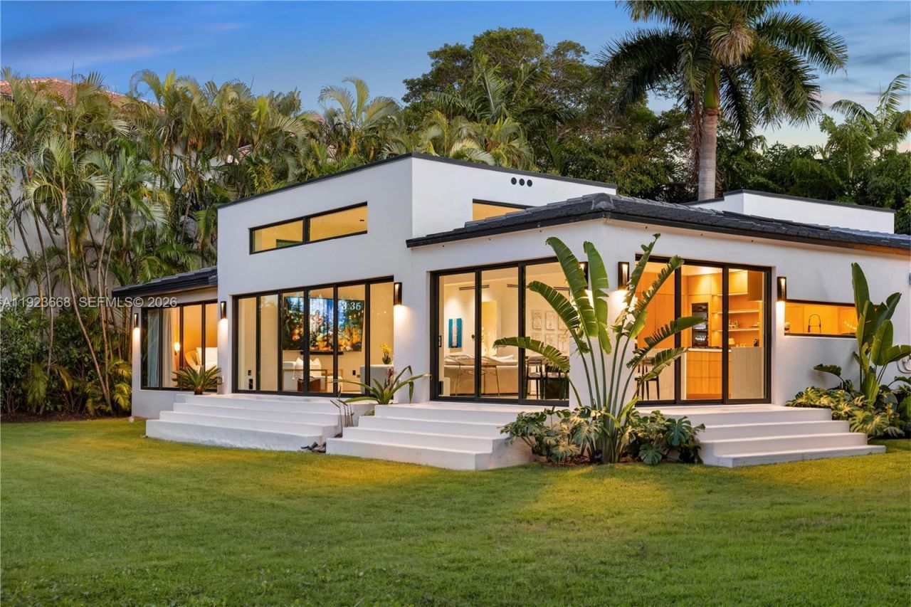 7425 Belle Meade Blvd, Miami, FL 33138 Photo