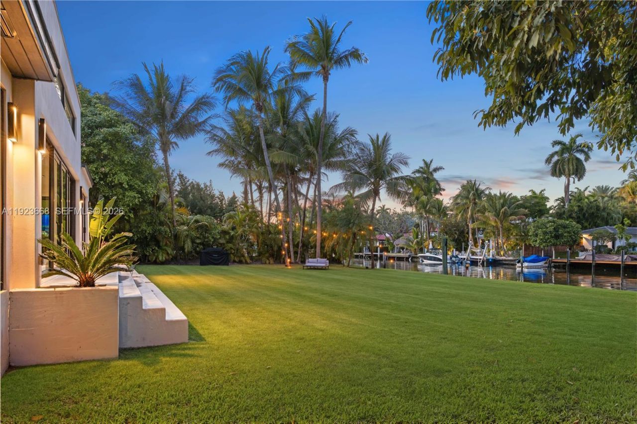 7425 Belle Meade Blvd, Miami, FL 33138 Photo