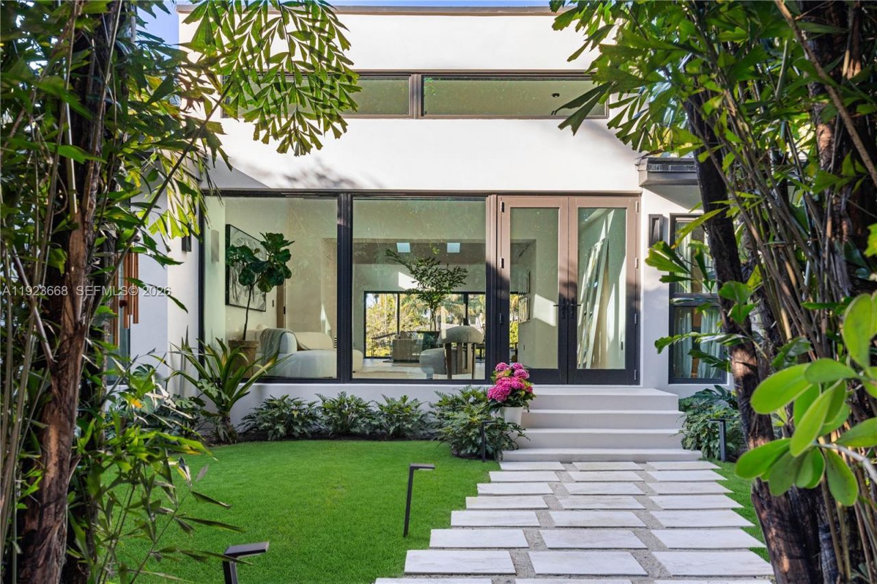 7425 Belle Meade Blvd, Miami, FL 33138 Photo