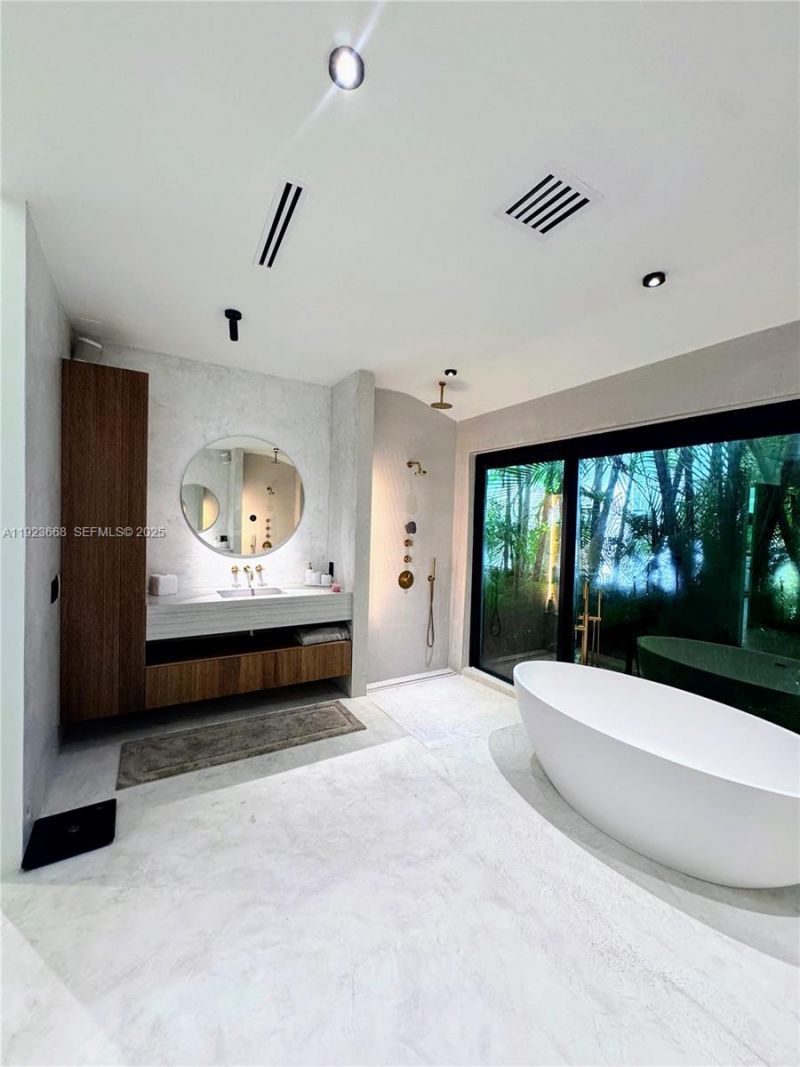 7425 Belle Meade Blvd, Miami, FL 33138 Photo