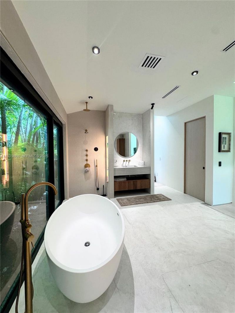 7425 Belle Meade Blvd, Miami, FL 33138 Photo