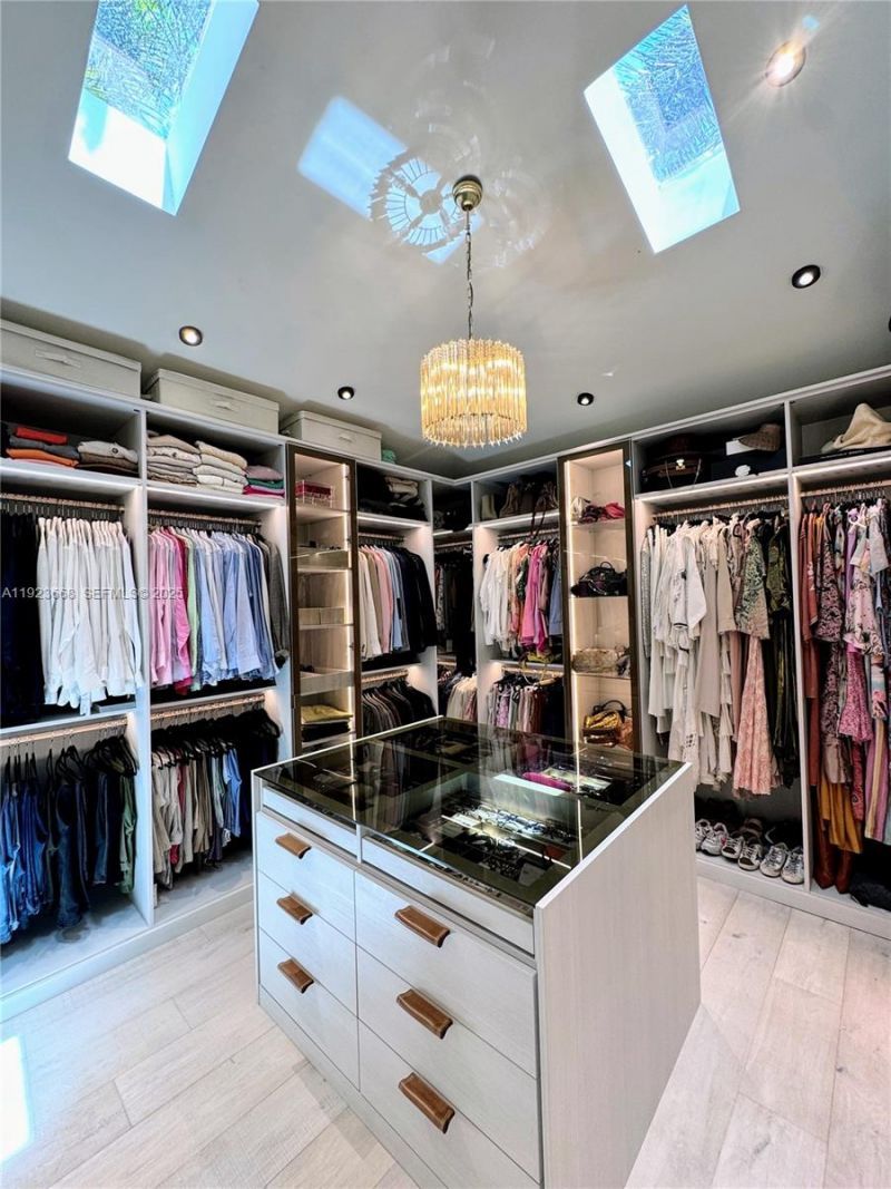 7425 Belle Meade Blvd, Miami, FL 33138 Photo