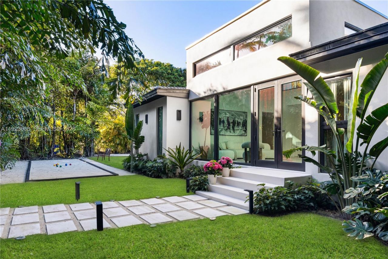 7425 Belle Meade Blvd, Miami, FL 33138 Photo