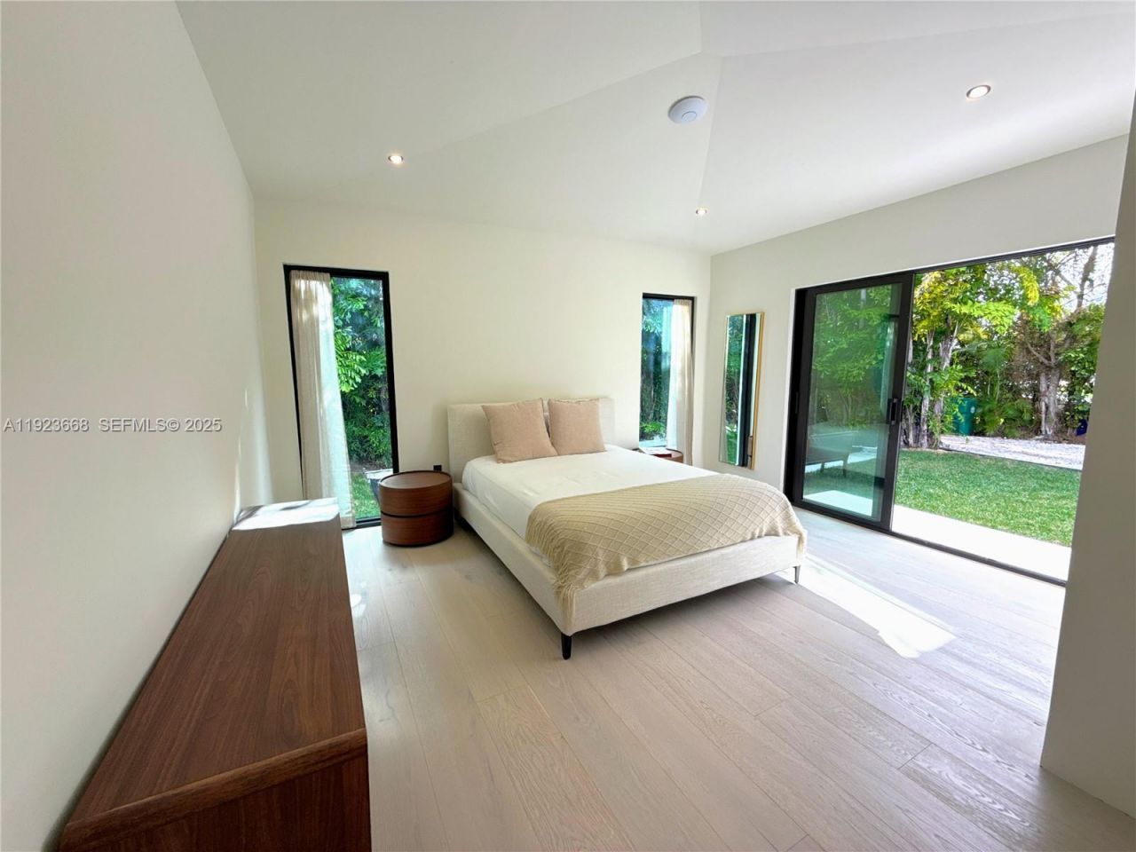 7425 Belle Meade Blvd, Miami, FL 33138 Photo