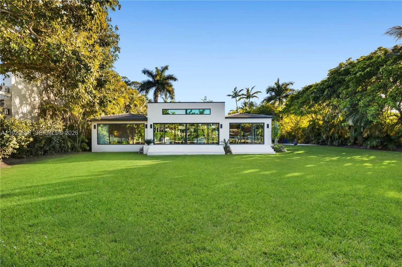 7425 Belle Meade Blvd, Miami, FL 33138 Photo