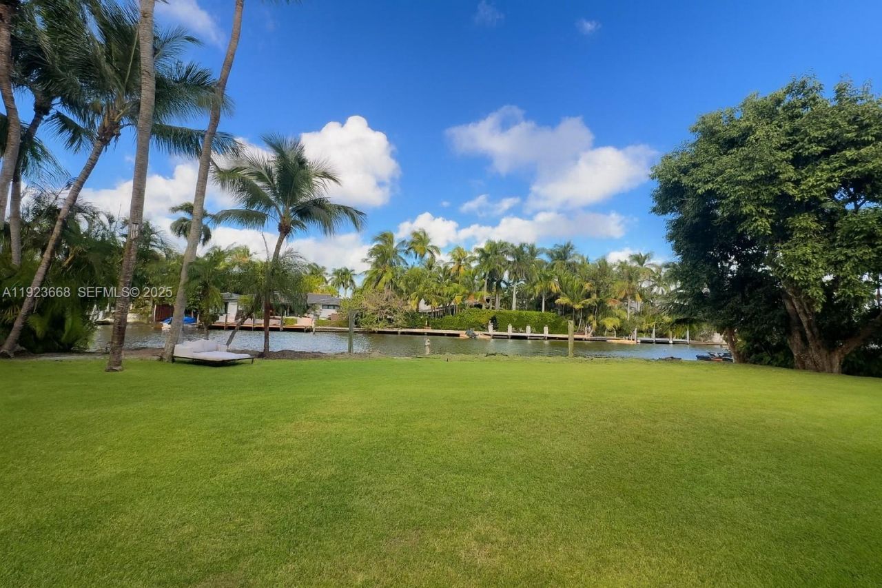 7425 Belle Meade Blvd, Miami, FL 33138 Photo