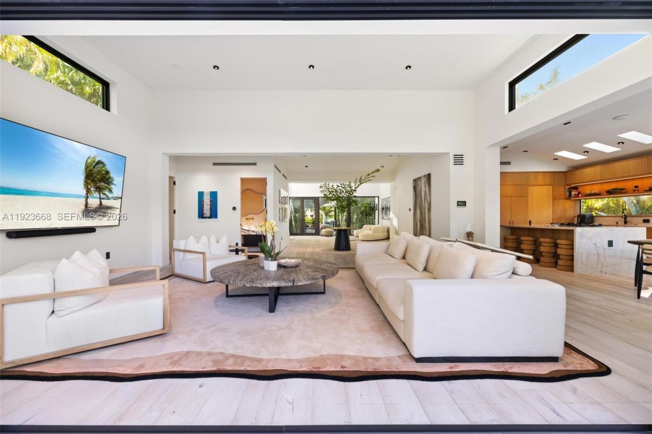 7425 Belle Meade Blvd, Miami, FL 33138 Photo