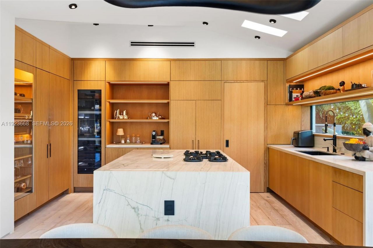 7425 Belle Meade Blvd, Miami, FL 33138 Photo