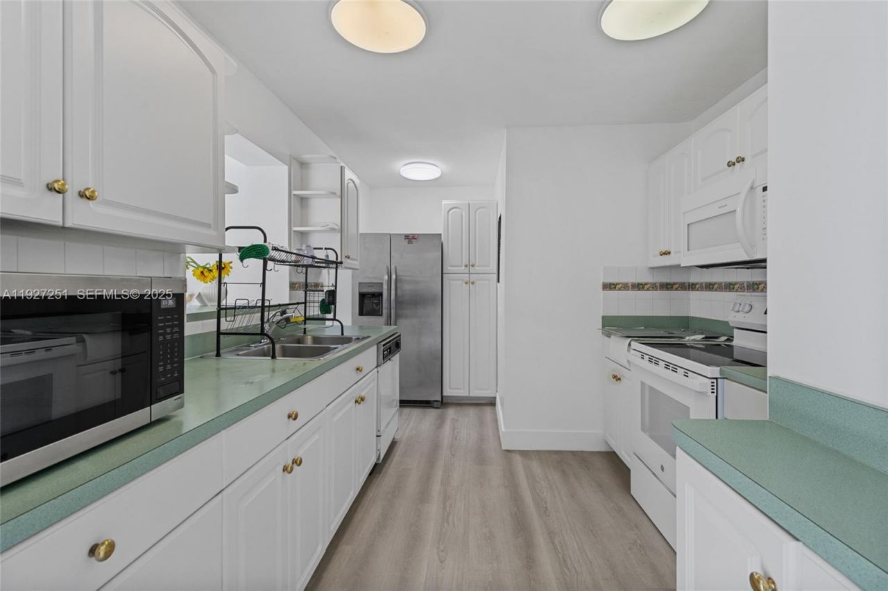 9864 SW 26th Ter, Miami, FL 33165 Photo