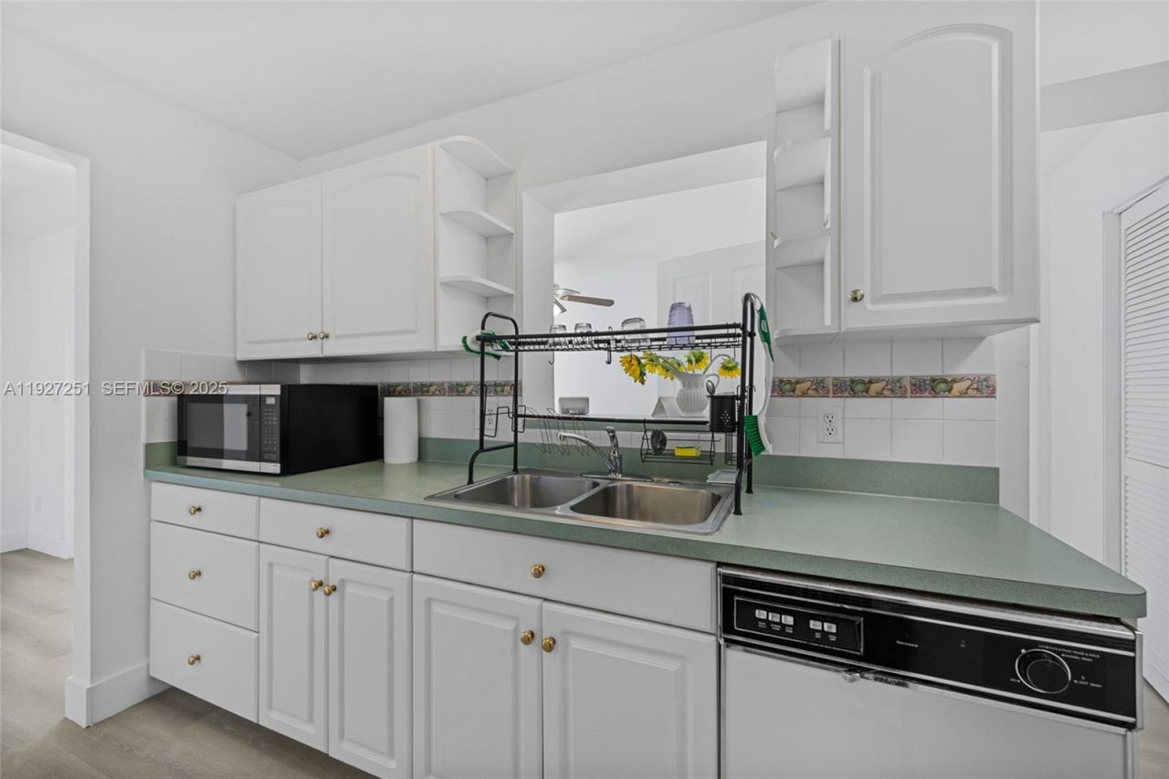 9864 SW 26th Ter, Miami, FL 33165 Photo