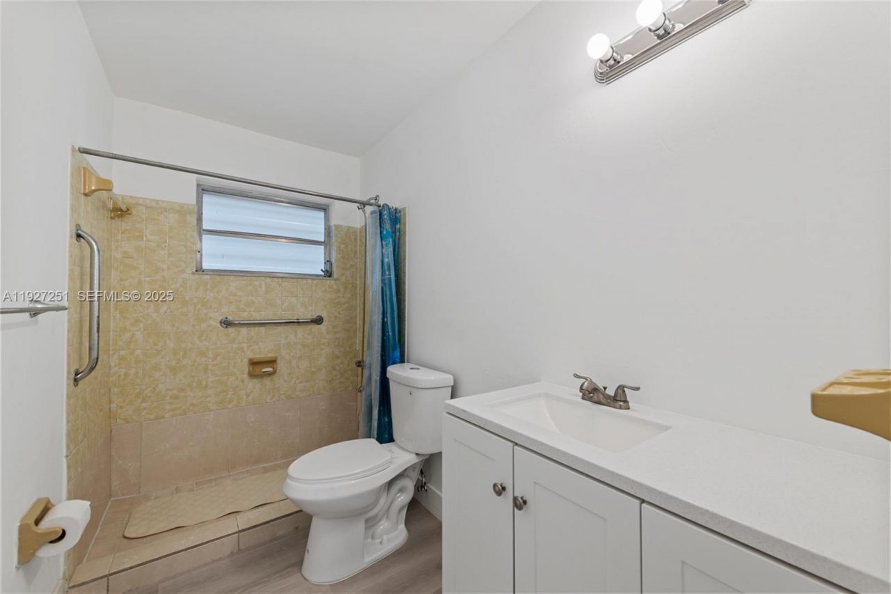 9864 SW 26th Ter, Miami, FL 33165 Photo