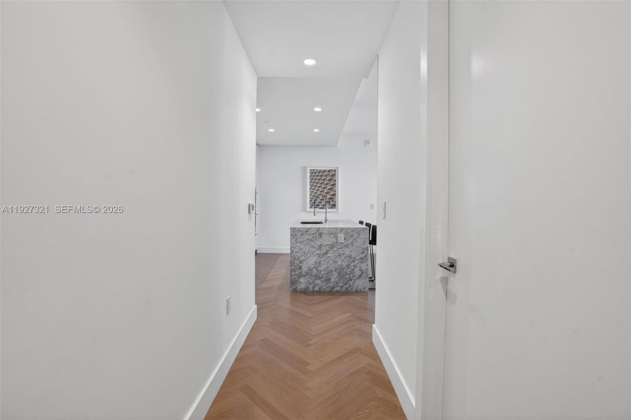 5775 Collins Ave, Unit 605, Miami Beach, FL 33140 Photo