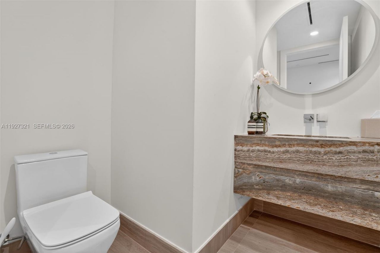 5775 Collins Ave, Unit 605, Miami Beach, FL 33140 Photo