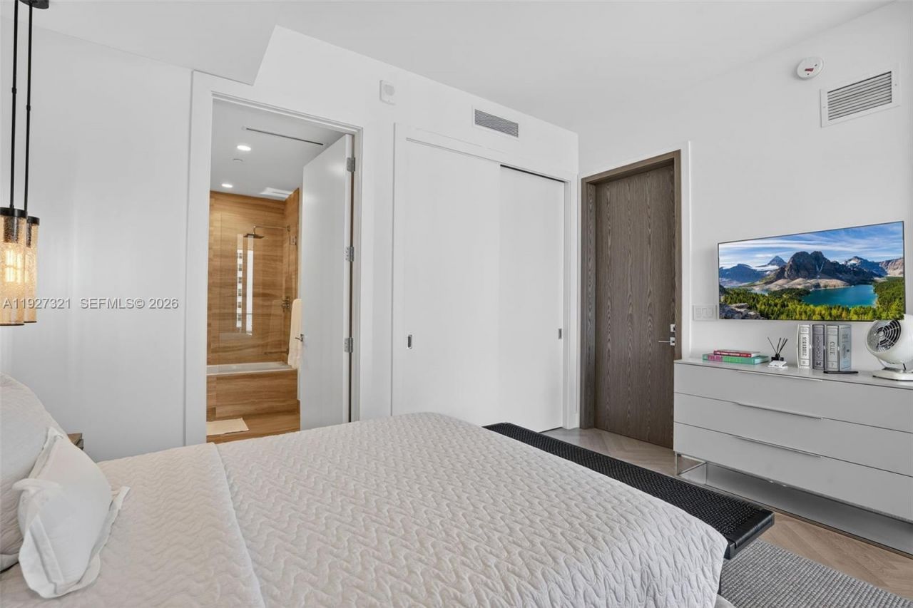 5775 Collins Ave, Unit 605, Miami Beach, FL 33140 Photo