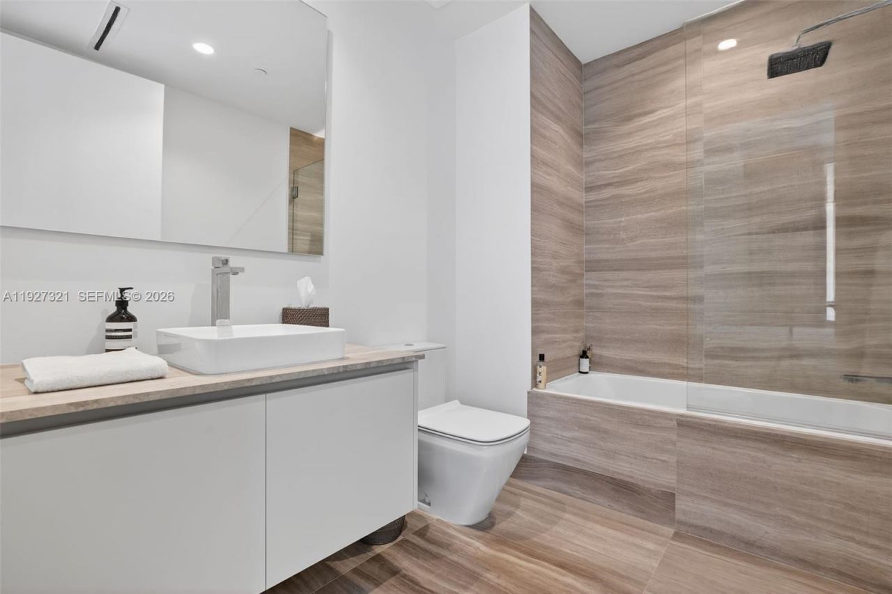 5775 Collins Ave, Unit 605, Miami Beach, FL 33140 Photo