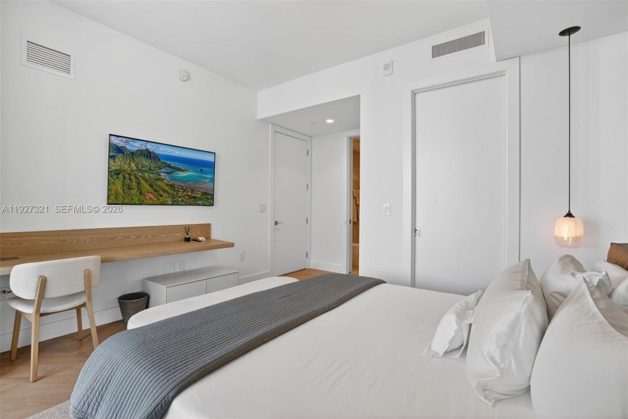 5775 Collins Ave, Unit 605, Miami Beach, FL 33140 Photo