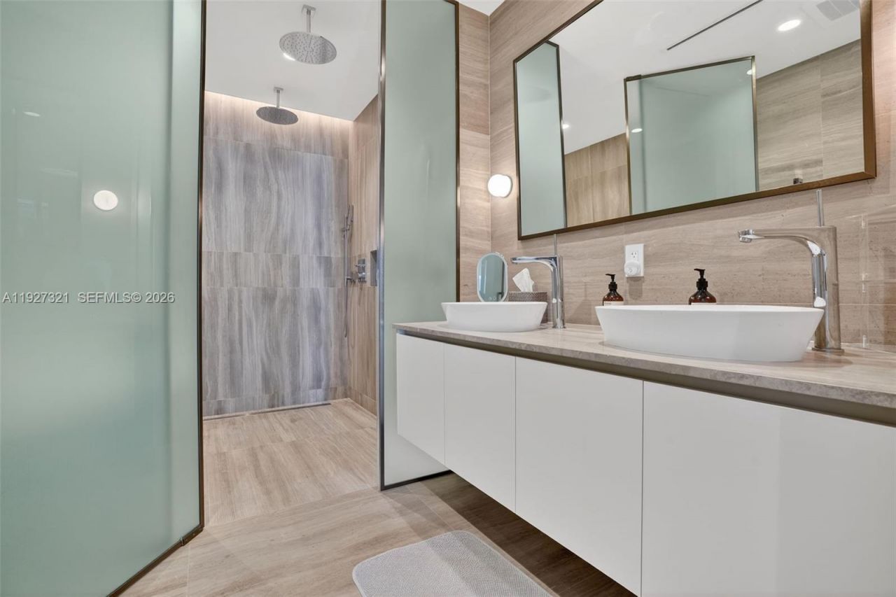 5775 Collins Ave, Unit 605, Miami Beach, FL 33140 Photo