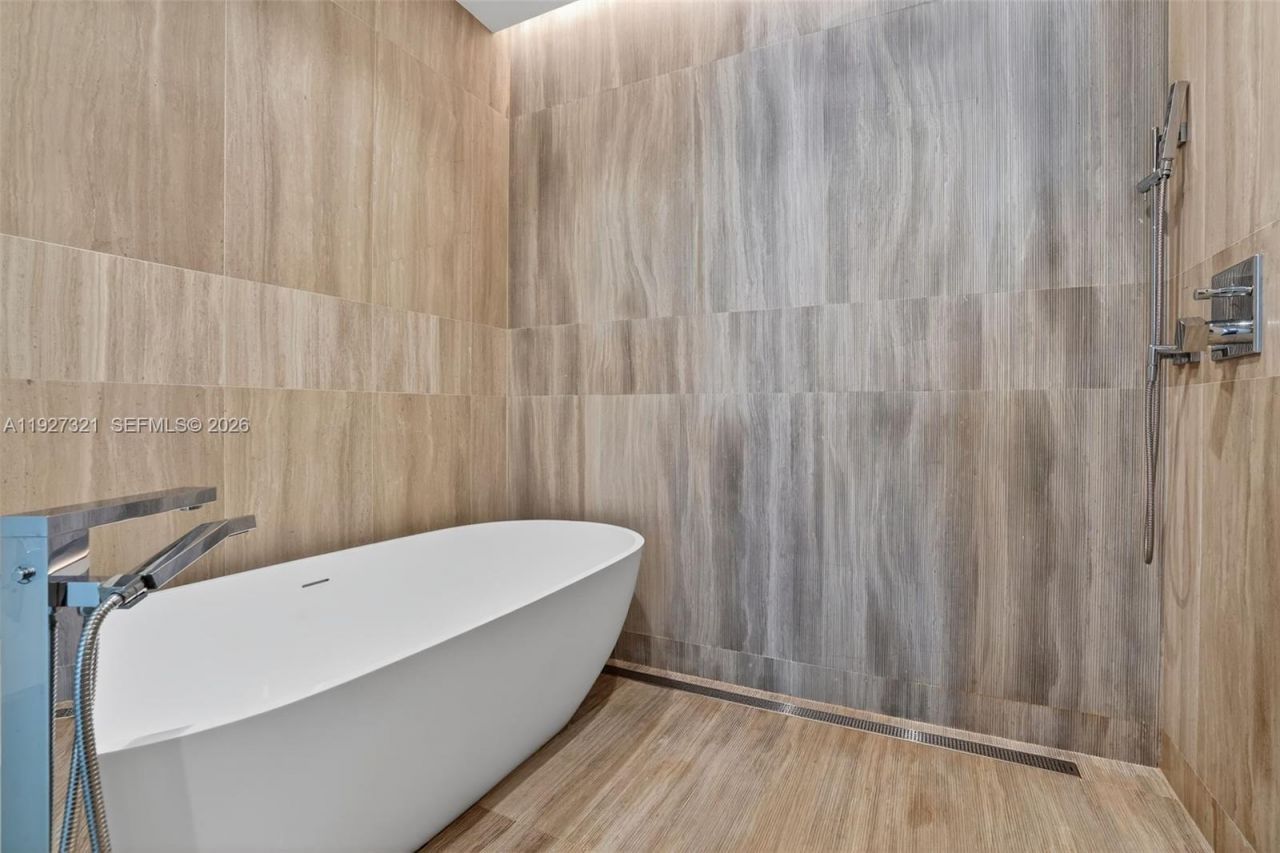 5775 Collins Ave, Unit 605, Miami Beach, FL 33140 Photo