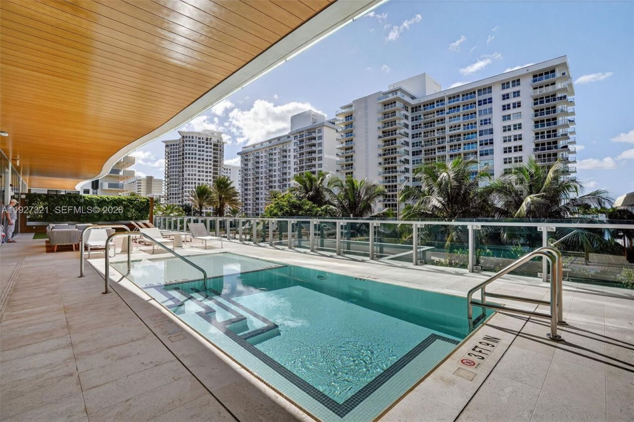 5775 Collins Ave, Unit 605, Miami Beach, FL 33140 Photo