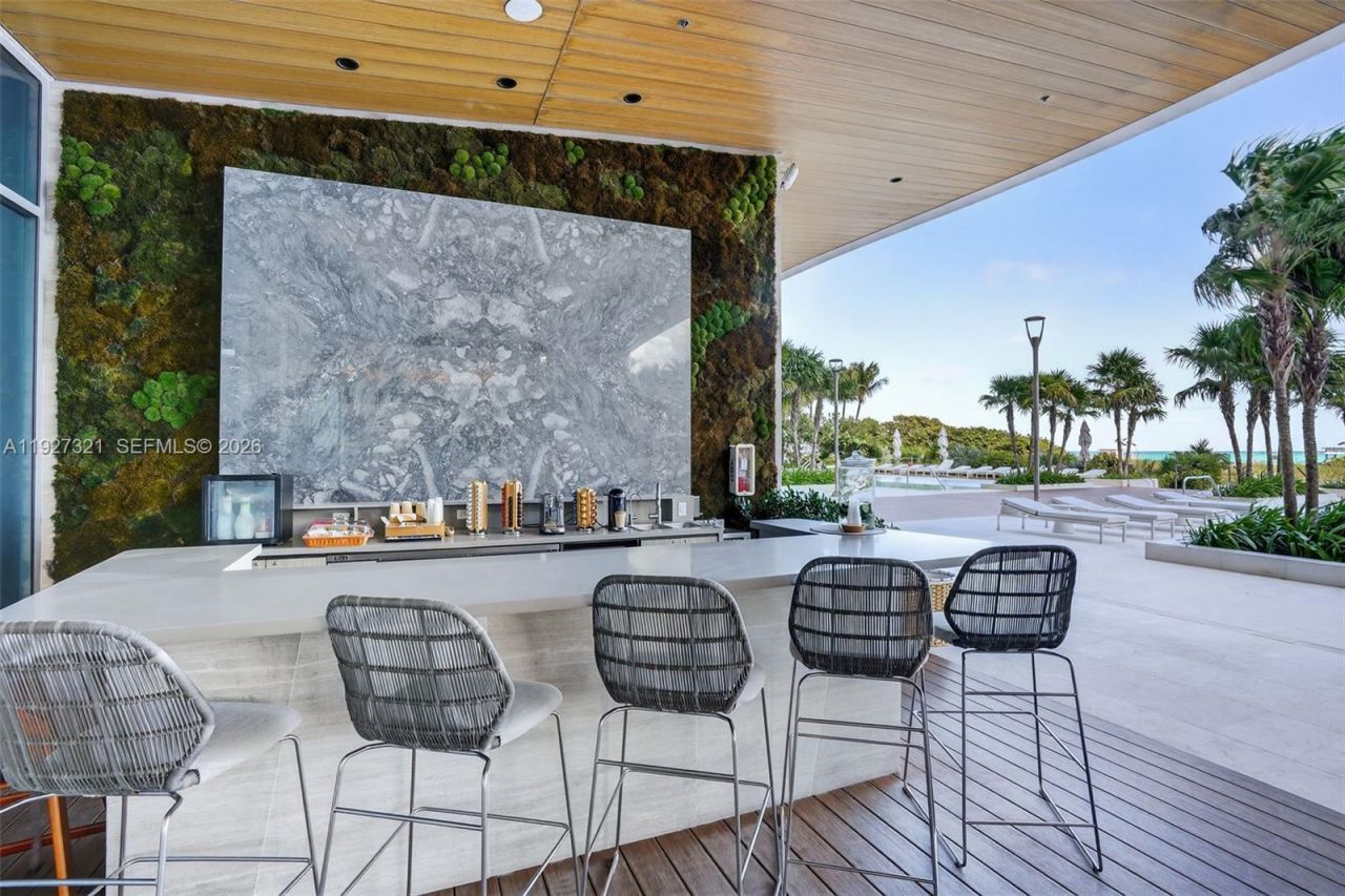 5775 Collins Ave, Unit 605, Miami Beach, FL 33140 Photo