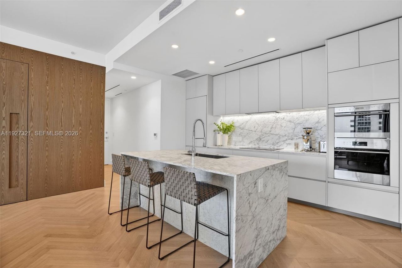 5775 Collins Ave, Unit 605, Miami Beach, FL 33140 Photo