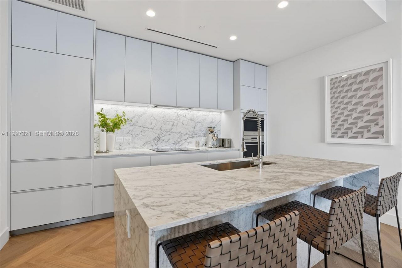 5775 Collins Ave, Unit 605, Miami Beach, FL 33140 Photo