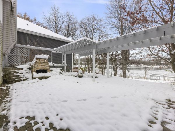 338 Hiawatha Drive, Lake In The Hills, IL 60156