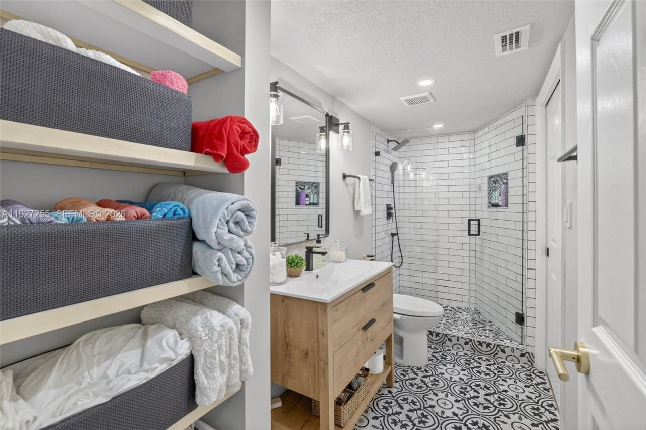 237 City View Dr, Unit 237, Fort Lauderdale, FL 33311 Photo