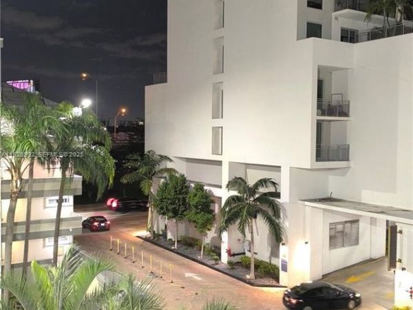 269 NW 7th St, Unit 216, Miami, FL 33136